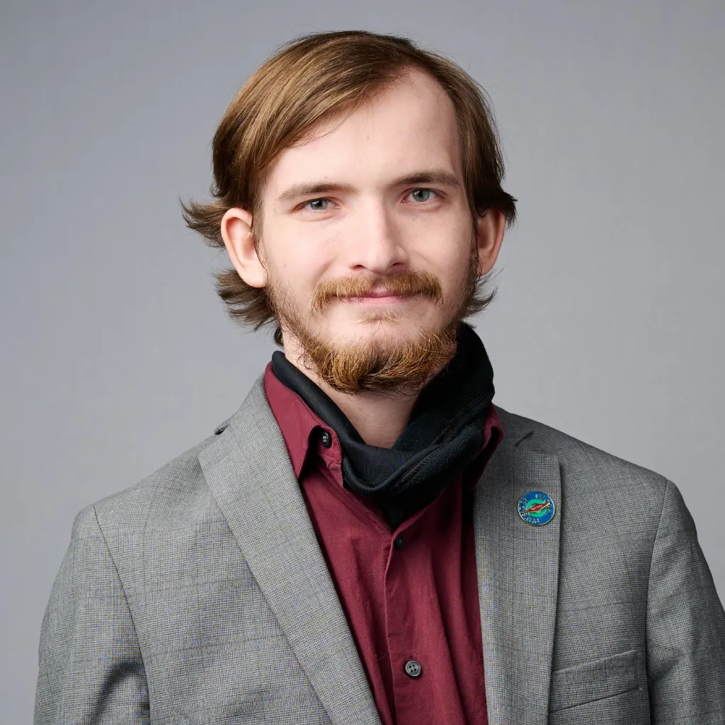 A headshot of Joshua Sendgikoski